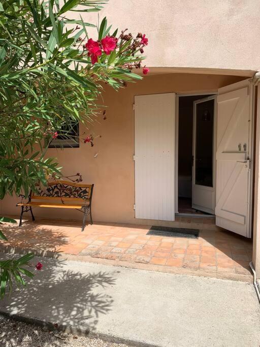 Studio En Rez-De-Jardin Arbore Avec Acces Piscine Et Clim Villeneuve-lès-Avignon Zewnętrze zdjęcie